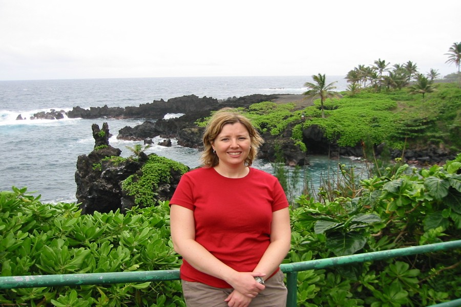 ../image/julie at waianapanapa.jpg